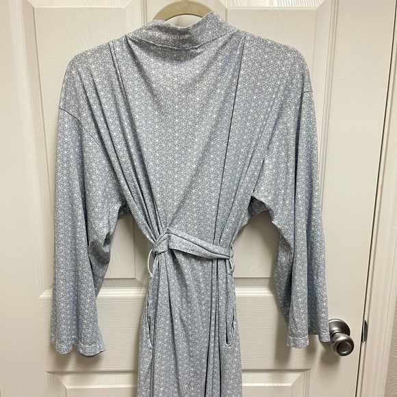 Lila & Hayes Blue and White Robe - Picture 7 of 12
